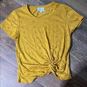 Jun & Ivy Women’s Medium Yellow Short Sleeve Tee with Knot Detail